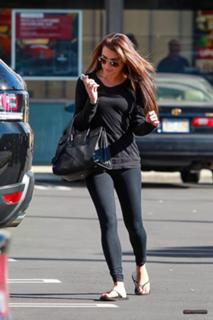 Lea Michele feet photo thumbnail