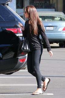 Lea Michele feet photo thumbnail