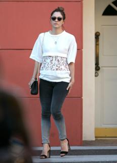 Katharine McPhee feet photo thumbnail