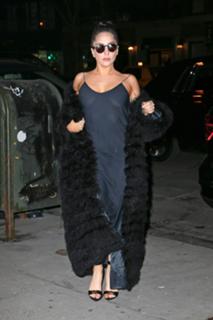 Lady Gaga feet photo thumbnail