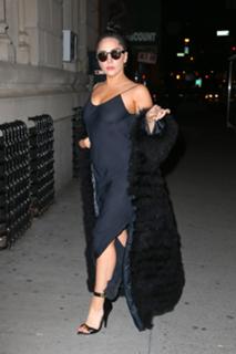 Lady Gaga feet photo thumbnail
