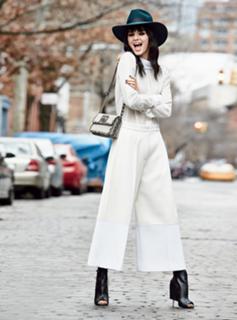 Kendall Jenner feet photo thumbnail