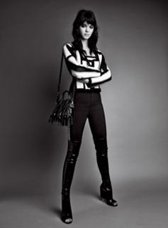 Kendall Jenner feet photo thumbnail