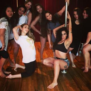 Lady Gaga feet photo thumbnail