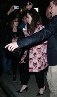 Hailee Steinfeld feet photo thumbnail