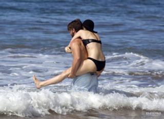 Miley Cyrus feet photo thumbnail