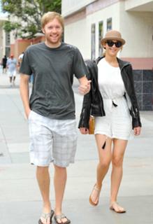 Jennifer Lawrence feet photo thumbnail