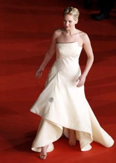 Jennifer Lawrence feet photo thumbnail