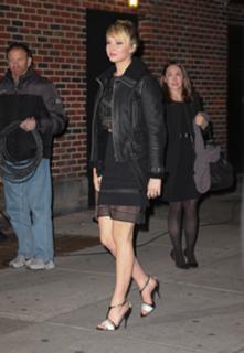 Jennifer Lawrence feet photo thumbnail