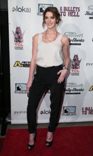 Ashley Greene feet photo thumbnail