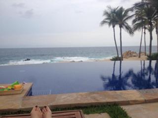 Christina Applegate feet photo thumbnail