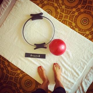 Julie Benz feet photo thumbnail