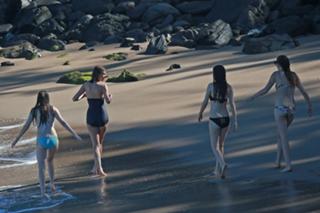 Taylor Swift feet photo thumbnail