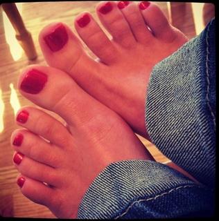 Brittney Smith feet photo thumbnail
