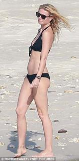 Gwyneth Paltrow feet photo thumbnail