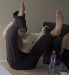 Jenna Ezarik feet photo thumbnail