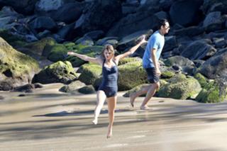 Taylor Swift feet photo thumbnail