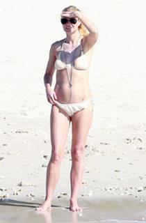 Gwyneth Paltrow feet photo thumbnail