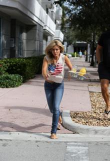 Joanna Krupa feet photo thumbnail