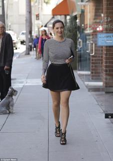 Kelly Brook feet photo thumbnail