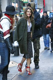 Keri Russell feet photo thumbnail