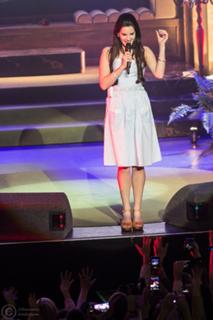 Lana Del Rey feet photo thumbnail