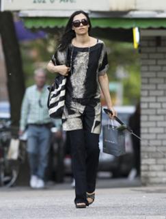 Famke Janssen feet photo thumbnail