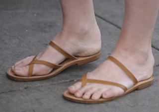 Lana Del Rey feet photo thumbnail