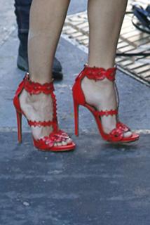 Keri Russell feet photo thumbnail