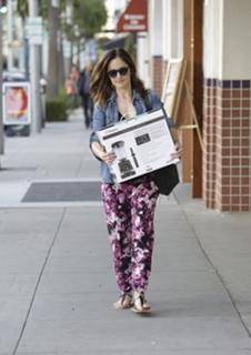 Minka Kelly feet photo thumbnail