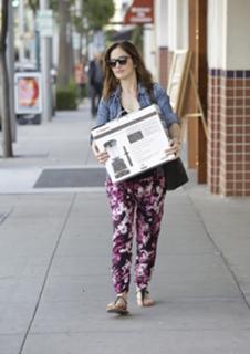 Minka Kelly feet photo thumbnail