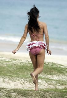 Evangeline Lilly feet photo thumbnail