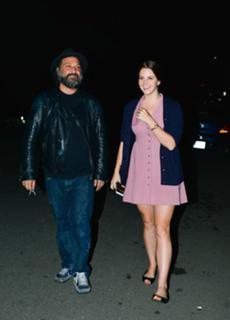 Lana Del Rey feet photo thumbnail