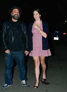 Lana Del Rey feet photo thumbnail