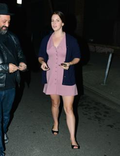 Lana Del Rey feet photo thumbnail