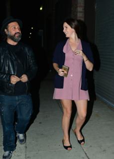 Lana Del Rey feet photo thumbnail