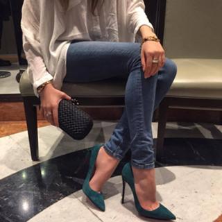 Xenia Tchoumitcheva feet photo thumbnail