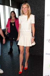 Gwyneth Paltrow feet photo thumbnail