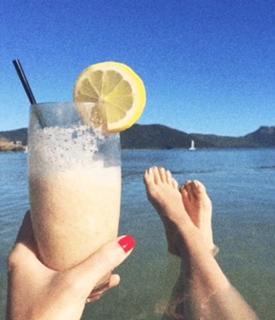 Katy Perry feet photo thumbnail