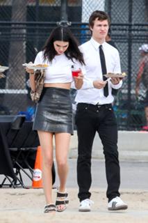 Kendall Jenner feet photo thumbnail