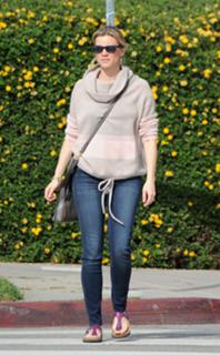 Amy Smart feet photo thumbnail