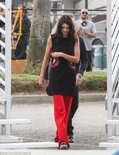 Kendall Jenner feet photo thumbnail