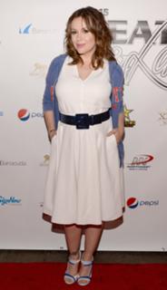 Alyssa Milano feet photo thumbnail