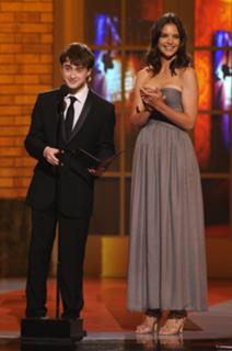 Katie Holmes feet photo thumbnail