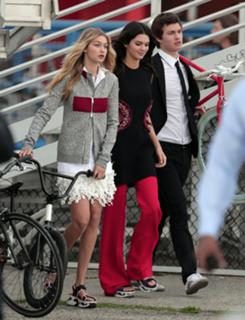Kendall Jenner feet photo thumbnail