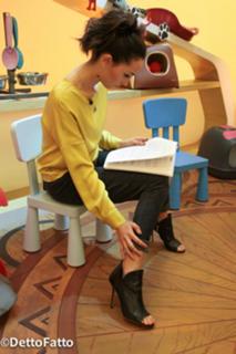 Caterina Balivo feet photo thumbnail