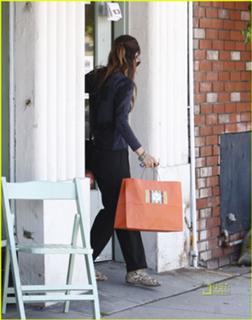 Rachel Bilson feet photo thumbnail