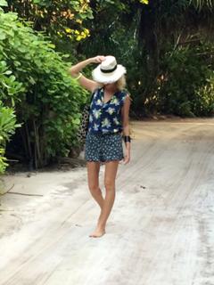 Alessia Marcuzzi feet photo thumbnail