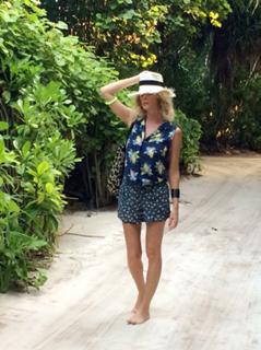 Alessia Marcuzzi feet photo thumbnail