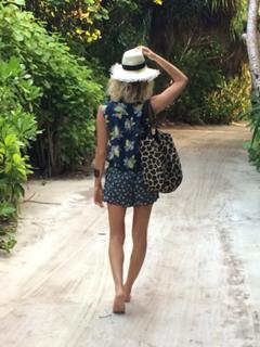 Alessia Marcuzzi feet photo thumbnail